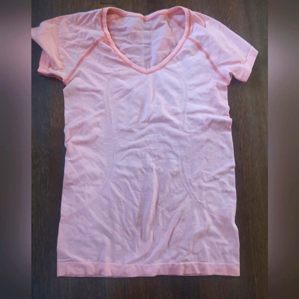 Lululemon swiftly t shirt size 6